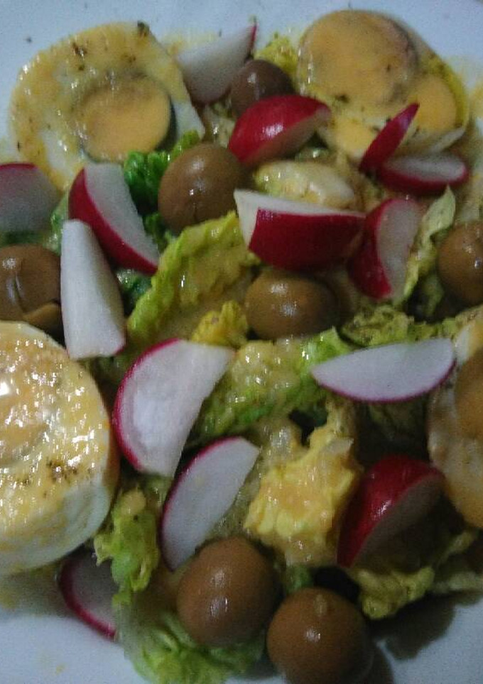 Una foto de Ensalada con salsa de frutas
