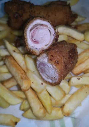 Baconnel és füstölt sajttal töltött karajszeletek recept fotója