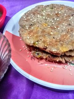 Fast ki sesame thali peeth रेसिपी मुख्य फोटो