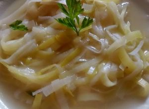 Una foto de Sopa de poro y papa