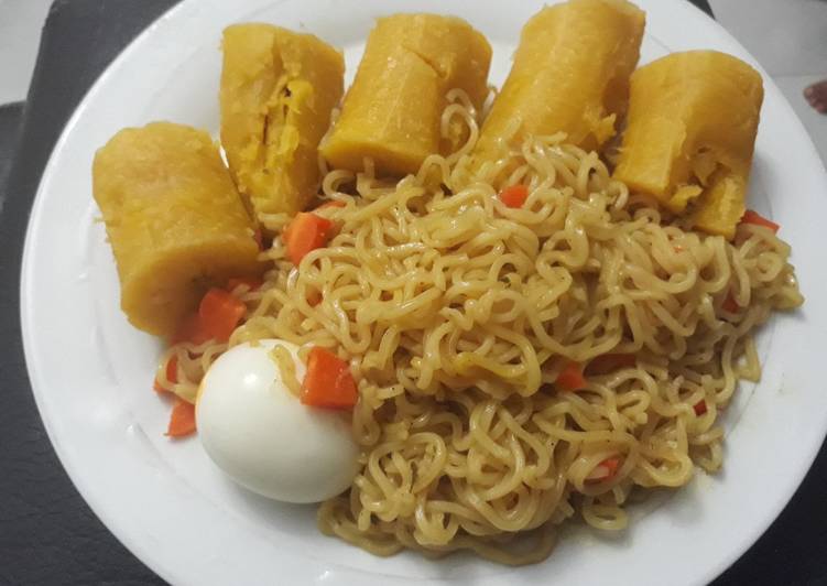 Recipe of Perfect Indomine with boiled plantain and egg