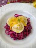 Tortelli alla zucca su cavolo rosso (viola) in agrodolce