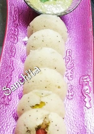 A picture of Instant Stuffed Rava Idli.