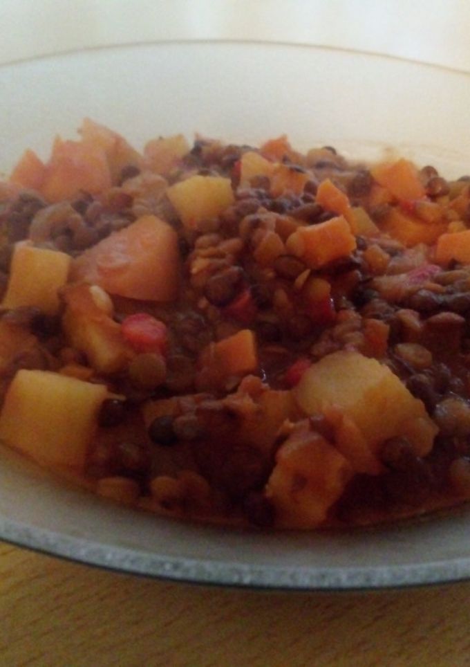 Una foto de Guiso de lentejas y verduras