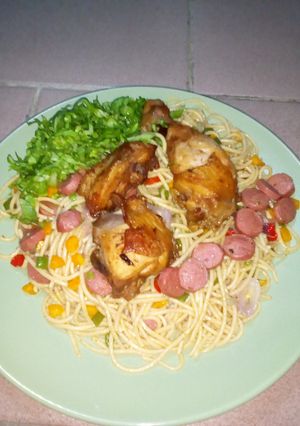 A picture of Stir fry spaghetti and fried chicken.
