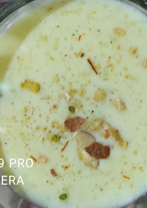 કેસર પિસ્તા દૂધપાક (Kesar Pista Doodhpak Recipe In Gujarati) રેસીપી મુખ્ય ફોટો