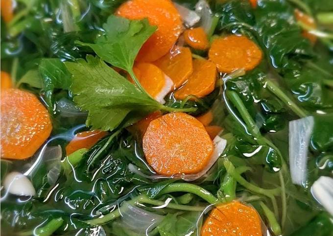 Sayur Bening Bayam dengan Wortel Penyajian