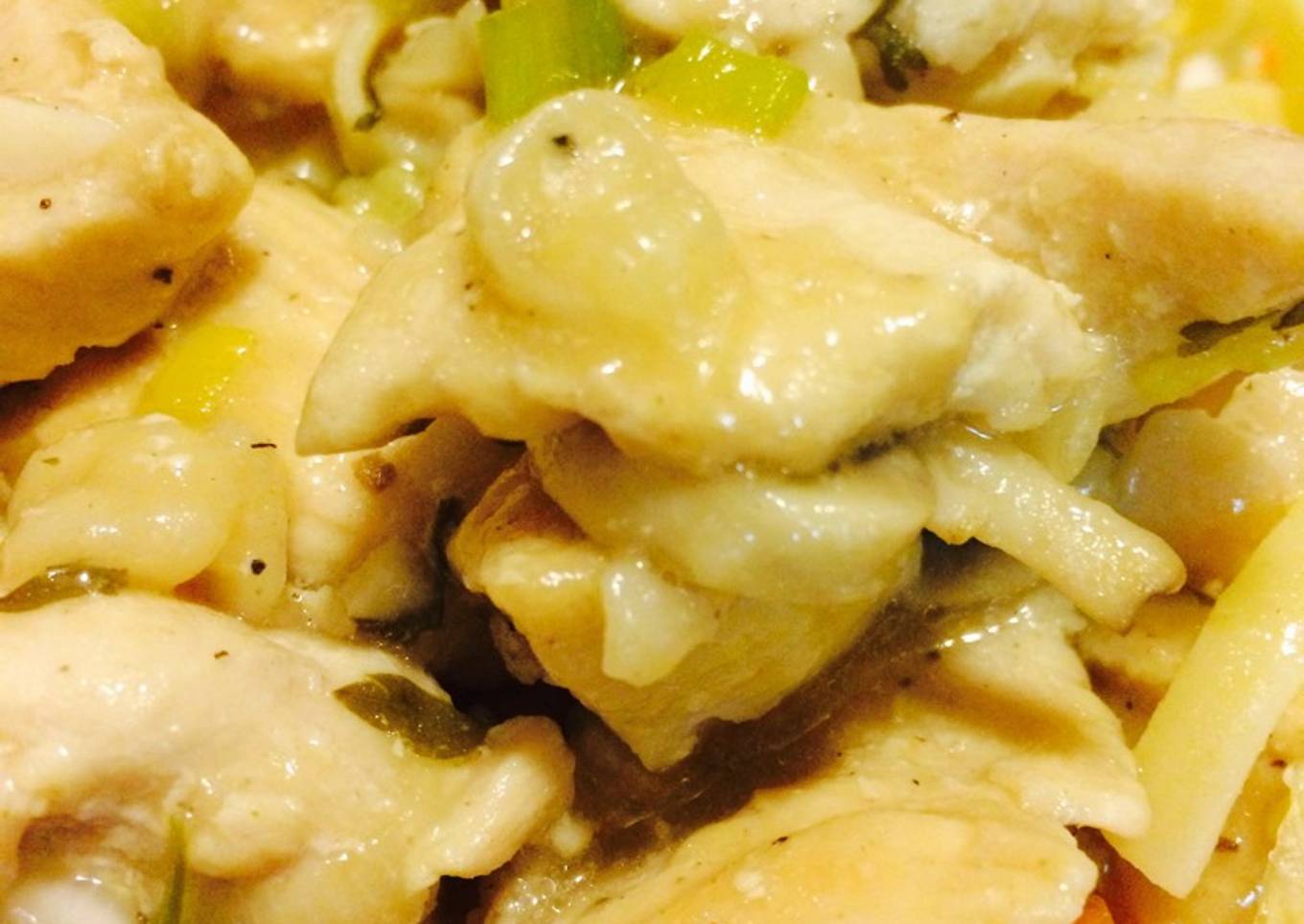 Chicken Marsala con Fettuccini pasta