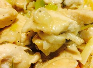 Una foto de Chicken Marsala con Fettuccini pasta