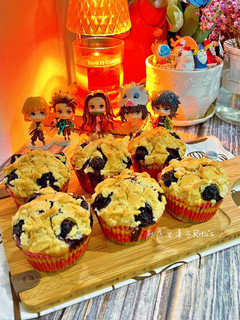 A picture of Blueberry Muffins with Crumb Topping.