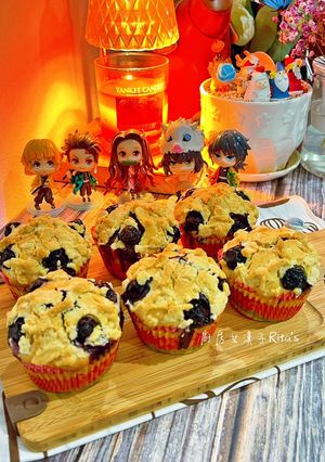 A picture of Blueberry Muffins with Crumb Topping.