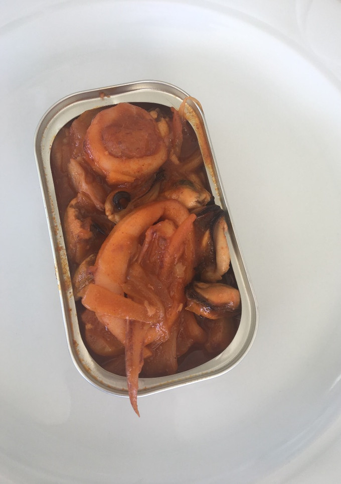 Una foto de Escabeche de calamar 🦑 y mejillones😋