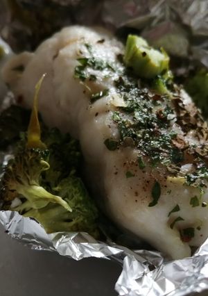 Une photo de Papillote de cabillaud aux herbes et huile de sésame