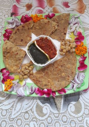 A picture of Achari Masala paneer stuffed chole paratha.