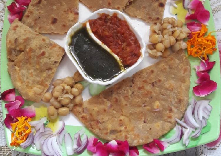 Achari Masala paneer stuffed chole paratha