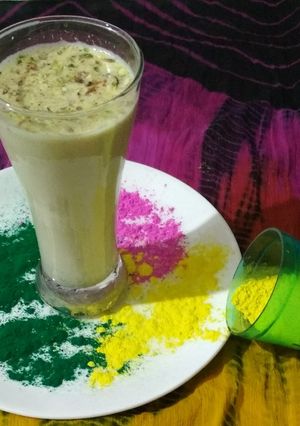 A picture of Traditional Patiyala Glass Thandai.