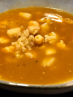 Una foto de Sopa de marisco exprés con un toque moruno y picante 🌶