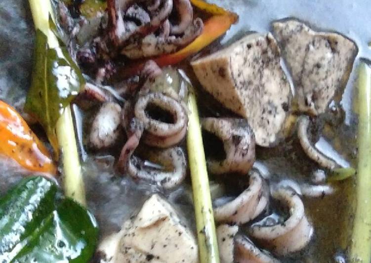 Bumbu Menyiapkan Cumi tahu kuah hitam yang praktis