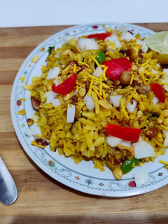कांदा पोहा स्ट्रीट स्टाइल (kanda poha street style recipe in hindi) रेसिपी मुख्य फोटो