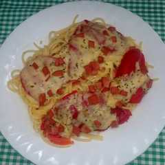 Foto principal de Espaguetis al horno con queso y pimientos de piquillo