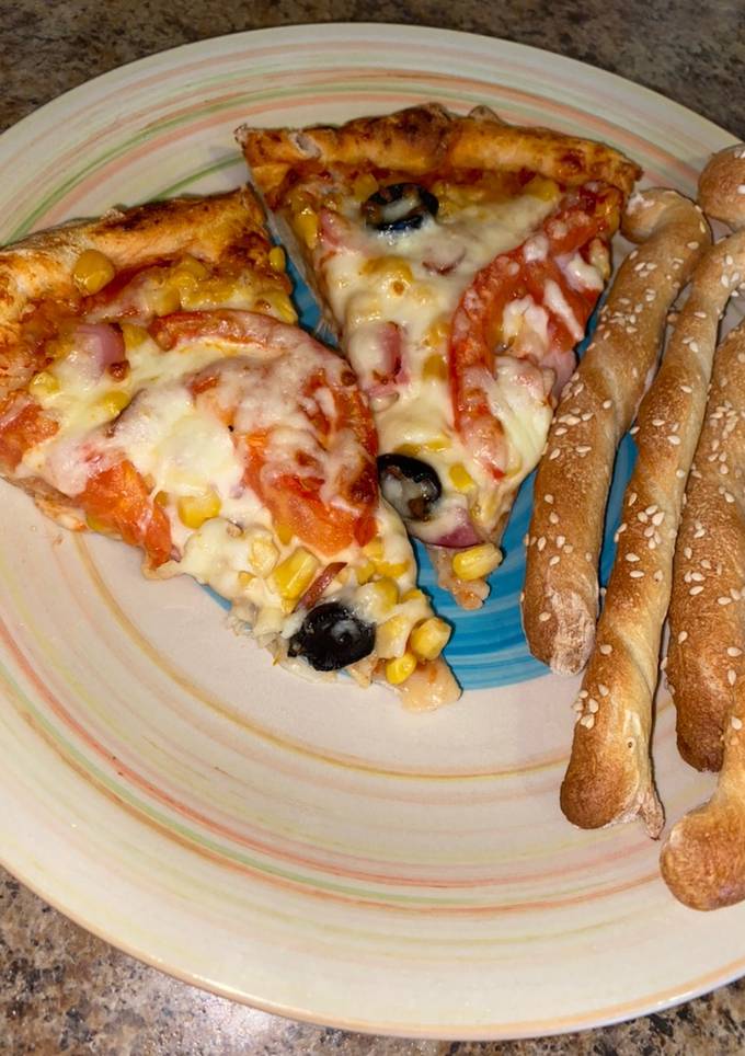 Смачнюща піца і хлібні палички 😋
