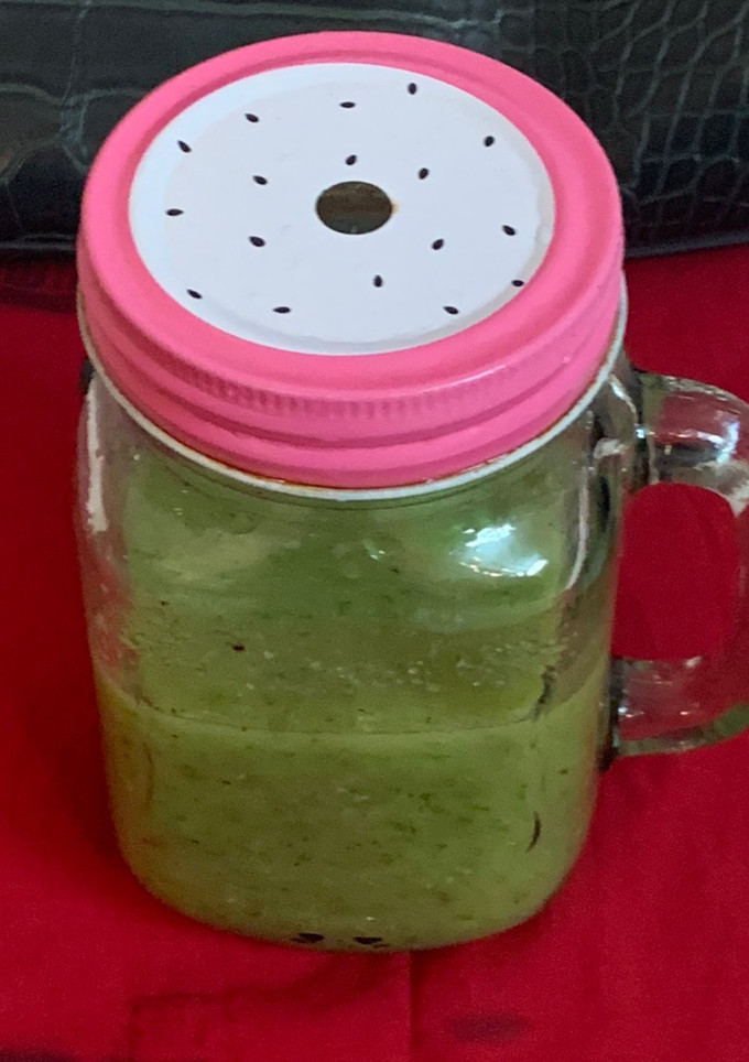 A picture of Kiwi cucumber juice.