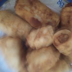 A picture of Aloo samosa roll.