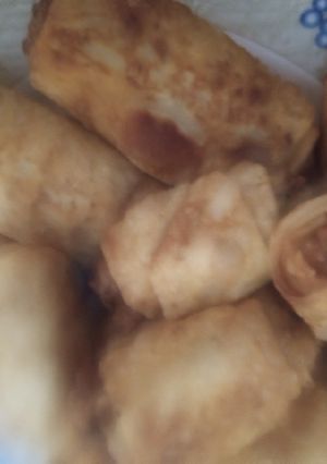 A picture of Aloo samosa roll.