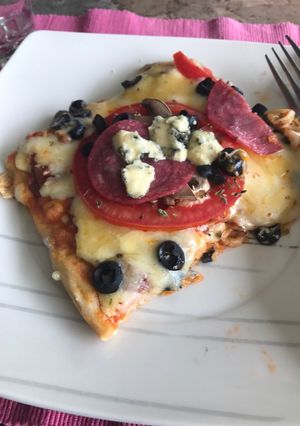 Una foto de Pizza al horno a leña