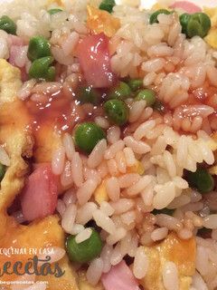Una foto de Arroz tres delicias con salsa agridulce casera