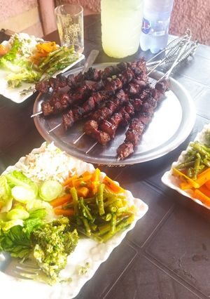 صورة لوصفة قطبان اللحم مع سلطة