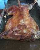 Cordero asado en caja china