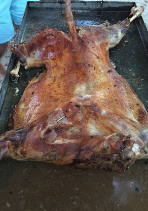 Una foto de Cordero asado en caja china