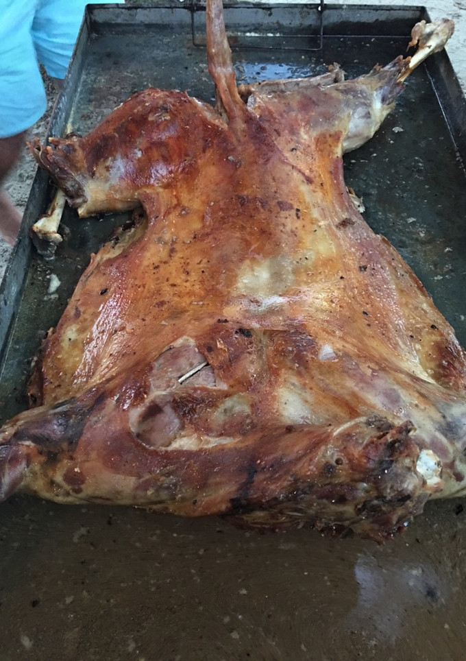 Una foto de Cordero asado en caja china