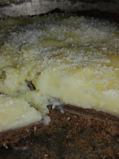 Una foto de Tarta de cacao amargo y crema de coco sin azúcar