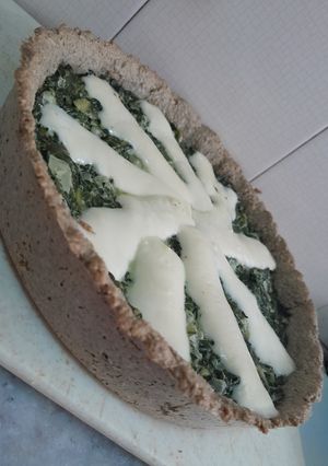 Una foto de (KETO) Tarta de acelga con base de harina de girasol