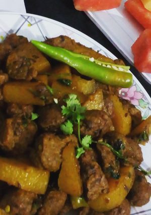 A picture of Soya chunk and potato masala chaat.