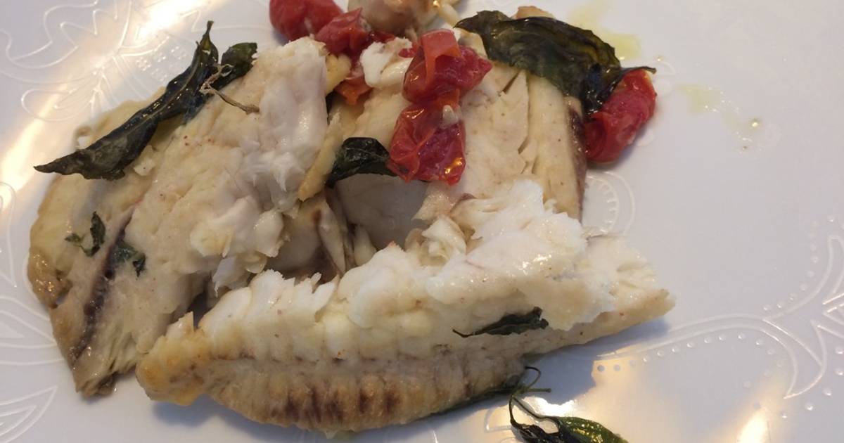 Tilápia com tomate cereja e manjericão Receita por Malu Cookpad
