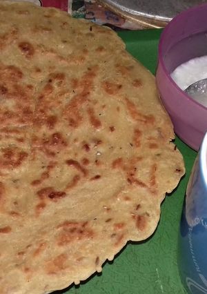 A picture of Baisan ka paratha with chai.