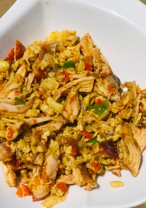 A picture of Shredded chicken sauce.