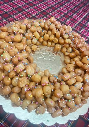 A picture of Neapolitan Struffoli.