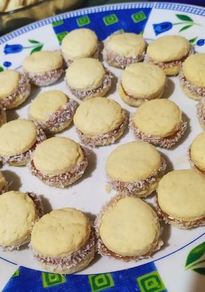 Una foto de Alfajorcitos de Maicena🍡🍪🍩facilísimos 🥰