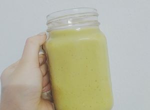 Hình của món Sinh tố cần tây dứa chuối.