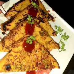 A picture of Bread toast on tawa.