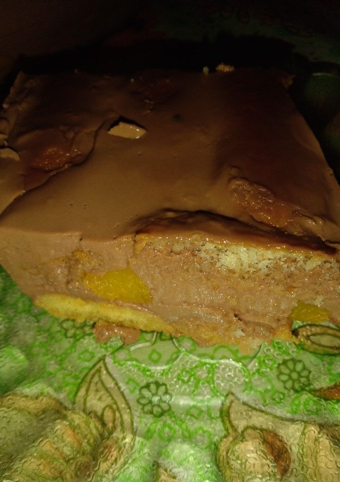 Una foto de Postre Borrachito de Vainillas Flan de chocolate y durazno🍑!!