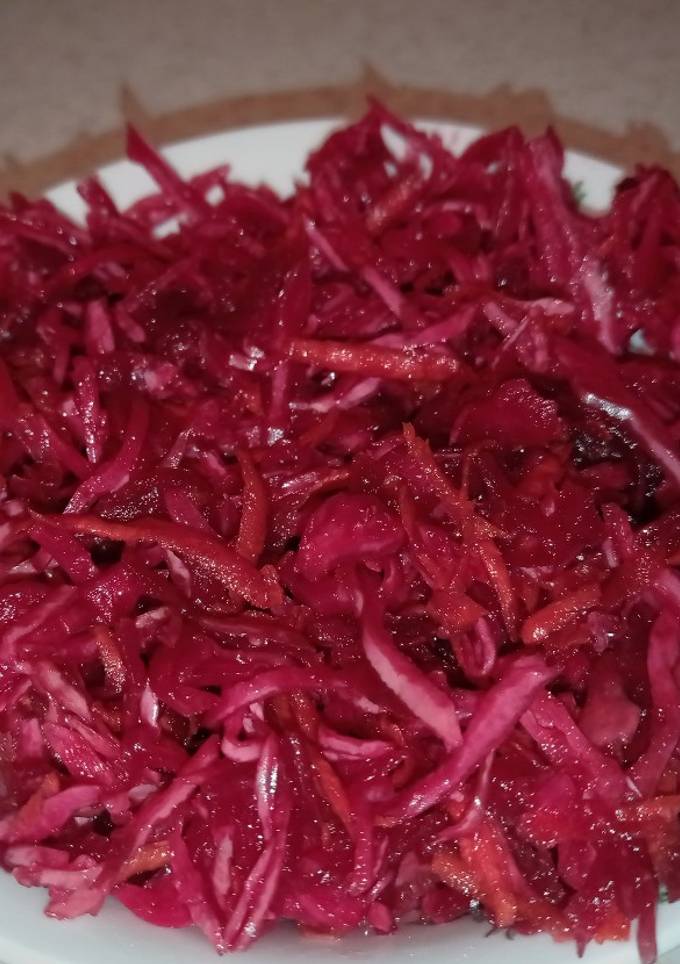 Маринована капуста з буряком