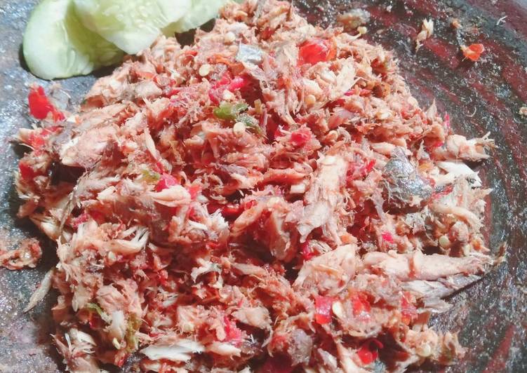 Proses mengolah Sambel terasi ikan asap Lezat