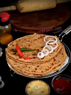 ऑल टाइम फ़ेवरेट चटपटे आलू प्याज़ के परांठे(aloo pyaz k parathe recipe in hindi) रेसिपी मुख्य फोटो