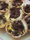 Mini tartas de carne y queso