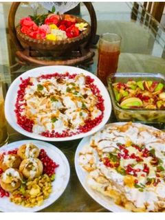 पापड़ी चाट, दहीं भल्ला, भरवां गोलगप्पे व फ़्रूट चाट रेसिपी मुख्य फोटो
